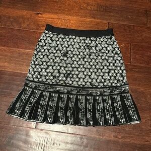 Max Studio black/ white mixed print skirt small daisy’s pleated ruffle stripes